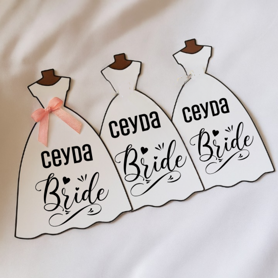 Gelinlik Tarzında Kesilmiş Kurdele Detaylı Bride Kartı Gelinlik Tarzında Kesilmiş Kurdele Detaylı Bride Kartı